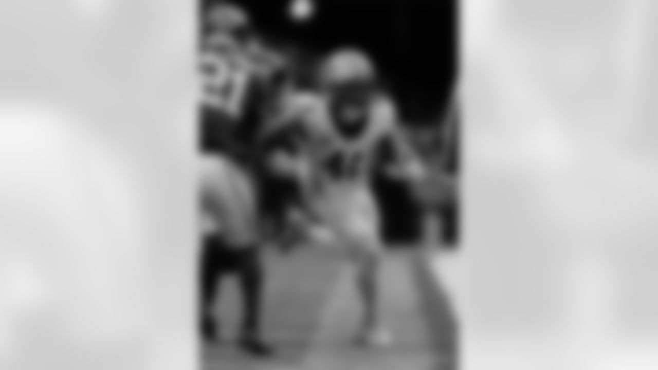 RB Alvin Kamara (41) runs with the ball during the New Orleans Saints game against the New York Giants for Week 14 of the 2024 NFL Season on Dec. 8, 2024 at MetLife Stadium.