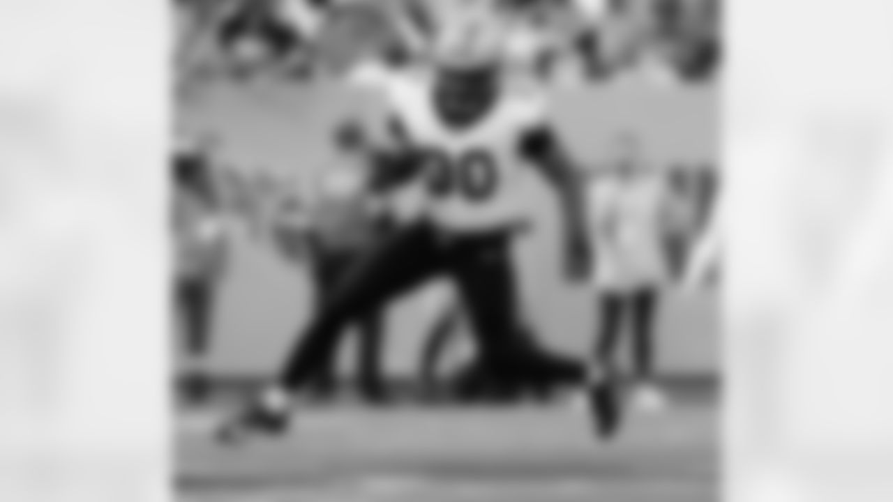 Check out the game action photos from the New Orleans Saints game against the Tennessee Titans for Week 17 of the 2025 NFL season on Dec. 28, 2025 at Nissan Stadium.