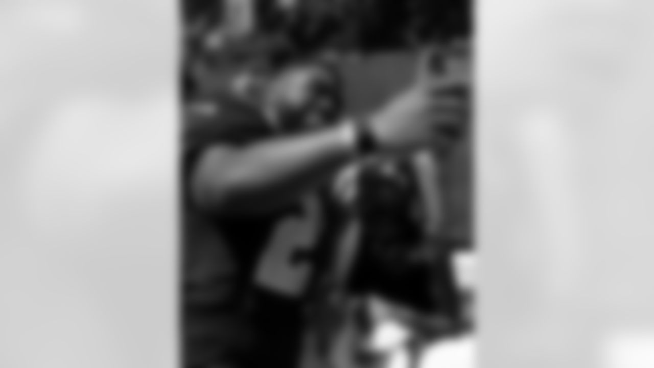 New Orleans Saints players greeted fans and signed autographs during Day 5 of 2025 Saints Training Camp presented by Rouses Markets at the Ochsner Sports Performance Center on Monday, June 28.