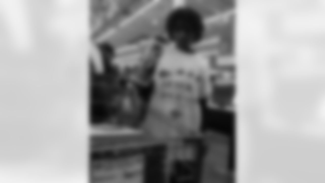 New Orleans Saints safety Justin Reid teamed up with Heroes of New Orleans for their annual holiday blitz shopping spree on Monday, Dec. 15, 2025.