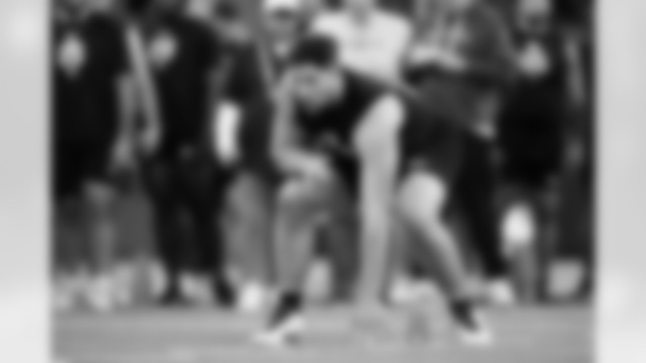 Georgia offensive lineman Monroe Freeling (24) participates in a drill during the 2026 NFL Scouting Combine on Sunday, March 1, 2026 in Indianapolis, Indiana.