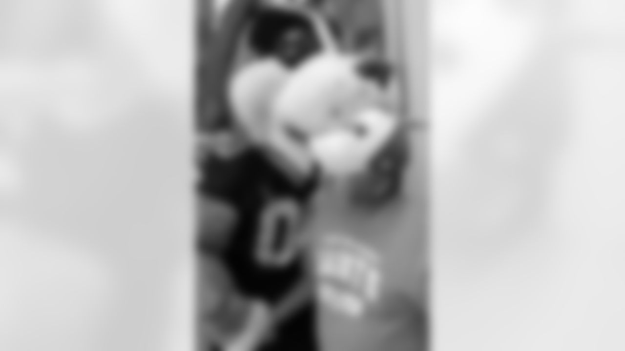 The New Orleans Saints and Ochsner hosted a blood drive at Ochsner Health Center - Covington on Thursday, October 23, 2025, with members of the Saints Cheer Krewe and Sir Saint making an appearance.