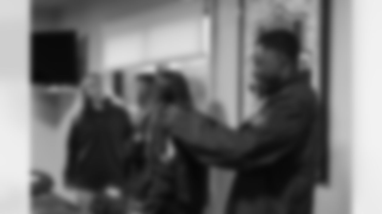 New Orleans Saints linebacker Demario Davis wrapped up his six-week Devoted Dreamers Foundation program at 18th Ward, honoring participants with certificates and gift bags. Fellow teammates Jaylan Ford and Isaiah Stalbird joined to share their journeys and inspire the next generation of leaders.