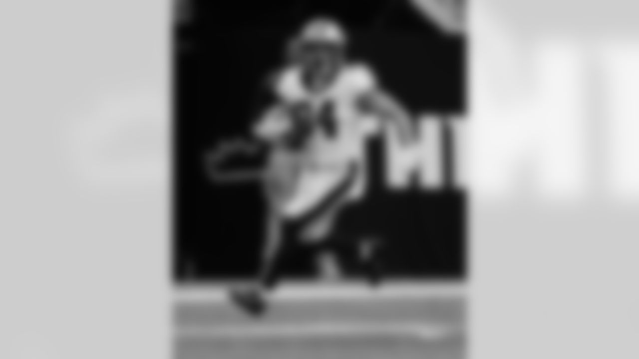 Check out the best photos of the New Orleans offense in their game against the Atlanta Falcons for Week 18 of the 2025 NFL season on Jan. 4, 2026 at Mercedes-Benz Stadium.