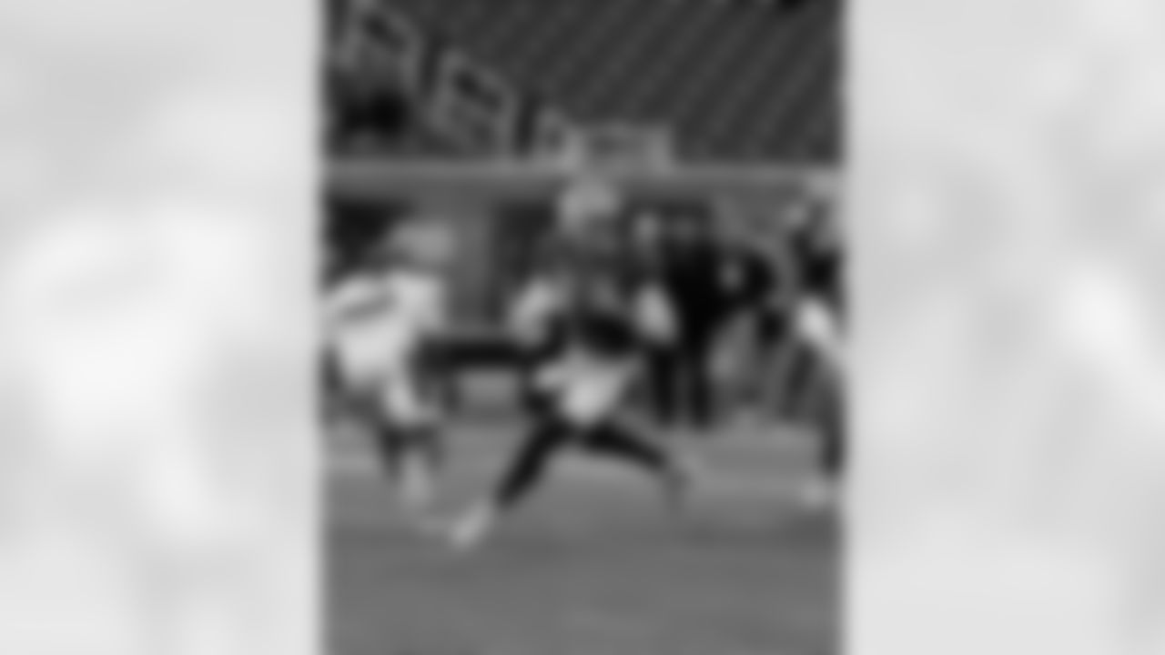 Check out photos from Day 3 of practices at the 2026 Panini Senior Bowl in Mobile, Ala. on Thursday, Jan. 30, featuring top NFL Draft prospects. Associate Head Coach and Running Backs Coach Joel Thomas, Quarterbacks Coach Scott Tolzien, Linebackers Coach Peter Sirmon, Assistant Special Teams Coach Kyle Wilber, Assistant Defensive Backs Coach Robert Blanton, and Assistant to the Head Coach Mike Martinez continue working with players.