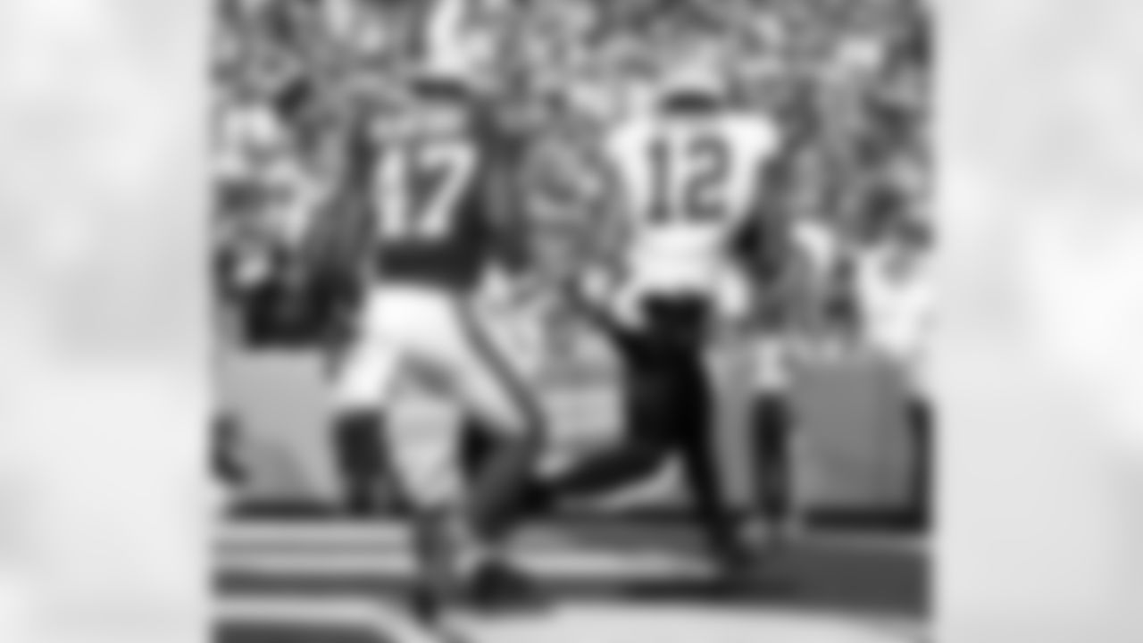 WR Chris Olave (12) scores a touchdown during the New Orleans Saints game against the Buffalo Bills for Week 4 of the 2025 NFL Season on Sept. 28, 2025 at Highmark Stadium.