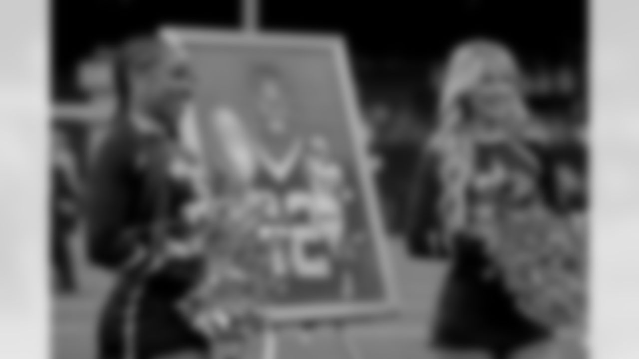New Orleans Saints owner Gayle Benson presents Brett Maxie and Tracy Porter with their Saints Hall of Fame jackets during a ceremony on the field before the game against the Carolina Panthers on Sunday, Dec. 14, 2025 in New Orleans. (Michael DeMocker/ NFL LCC)