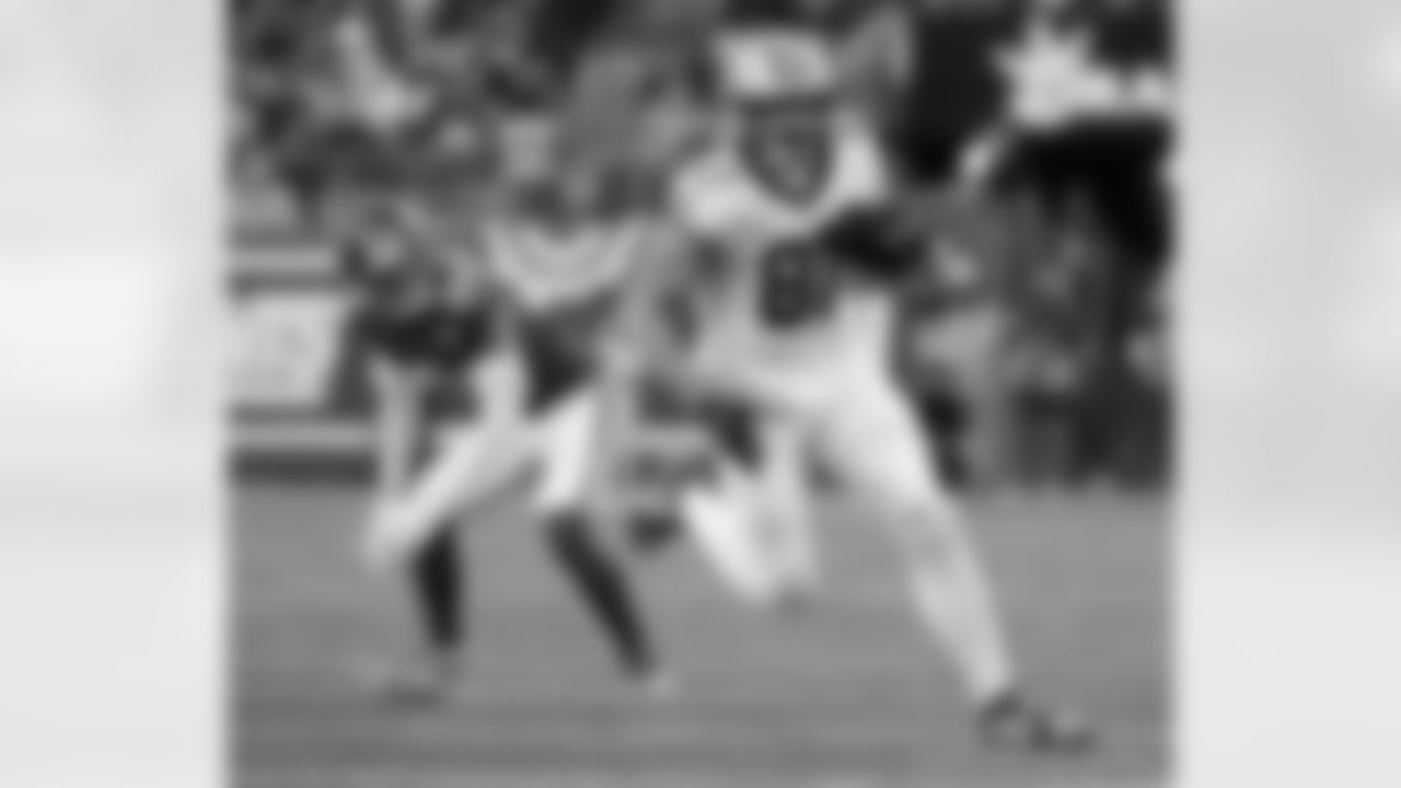 TE Foster Moreau (87) makes a one-handed catch for 32 yards during the New York Giants for Week 14 of the 2024 NFL Season on Dec. 8, 2024 at MetLife Stadium.