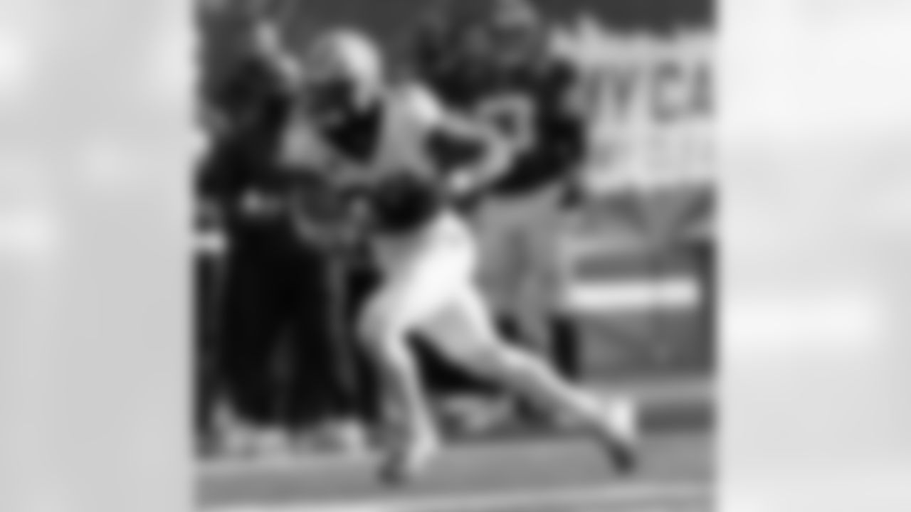 RB Kendre Miller (25) runs with the ball during the New Orleans Saints game against the New York Giants for Week 14 of the 2024 NFL Season on Dec. 8, 2024 at MetLife Stadium.