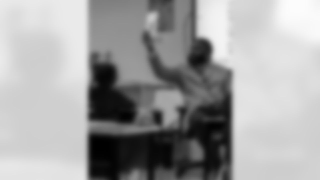 New Orleans Saints linebacker Demario Davis and his Devoted Dreamers Foundation teamed up with Ochsner to donate books and read to students during their Laureate Academy Book Fair on Tuesday, Dec. 9, 2025.