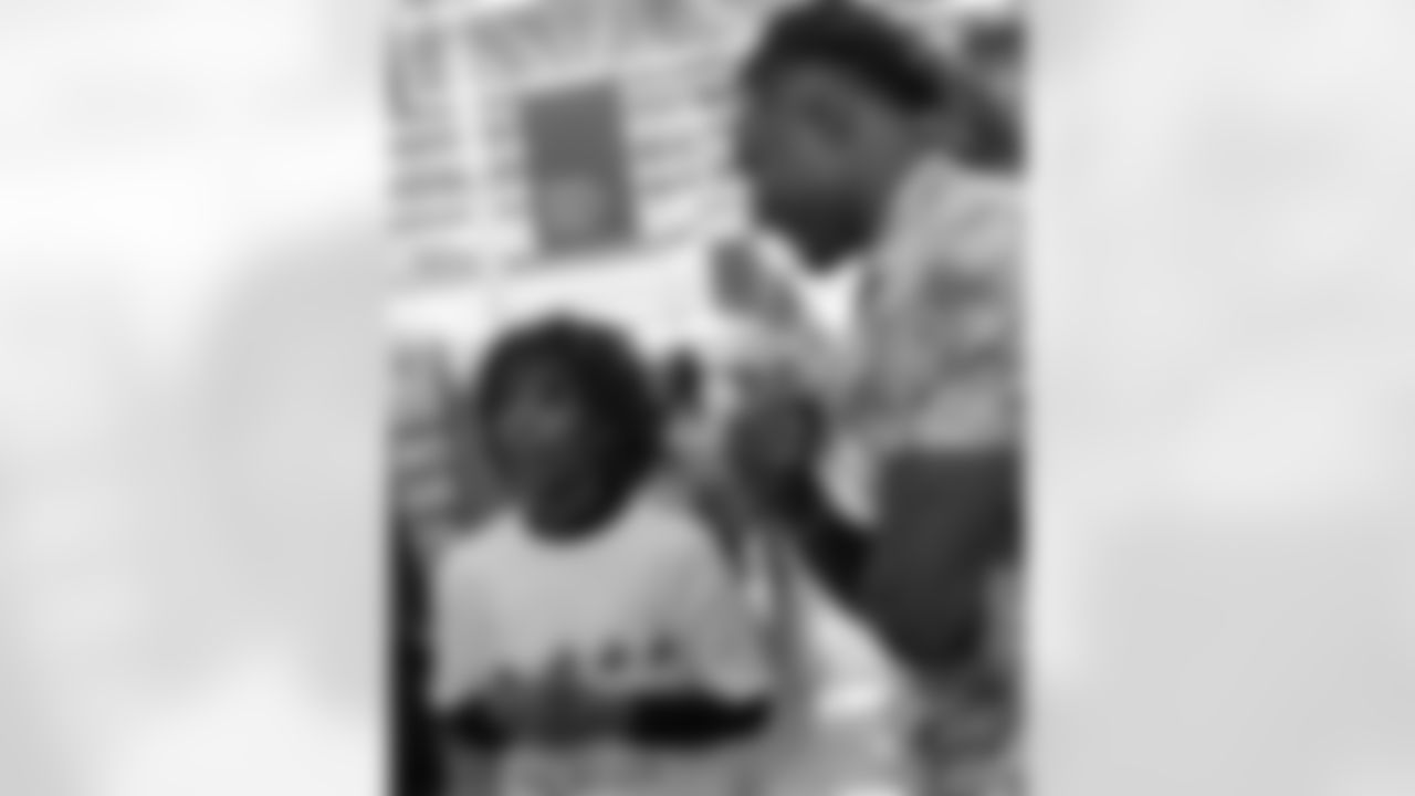 New Orleans Saints safety Justin Reid teamed up with Heroes of New Orleans for their annual holiday blitz shopping spree on Monday, Dec. 15, 2025.