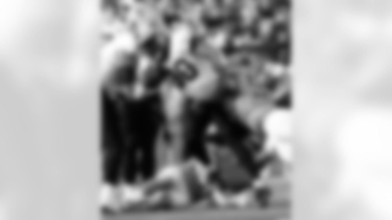 Check out the best photos of the New Orleans offense in their game against the Tennessee Titans for Week 17 of the 2025 NFL season on Dec. 28, 2025 at Nissan Stadium.