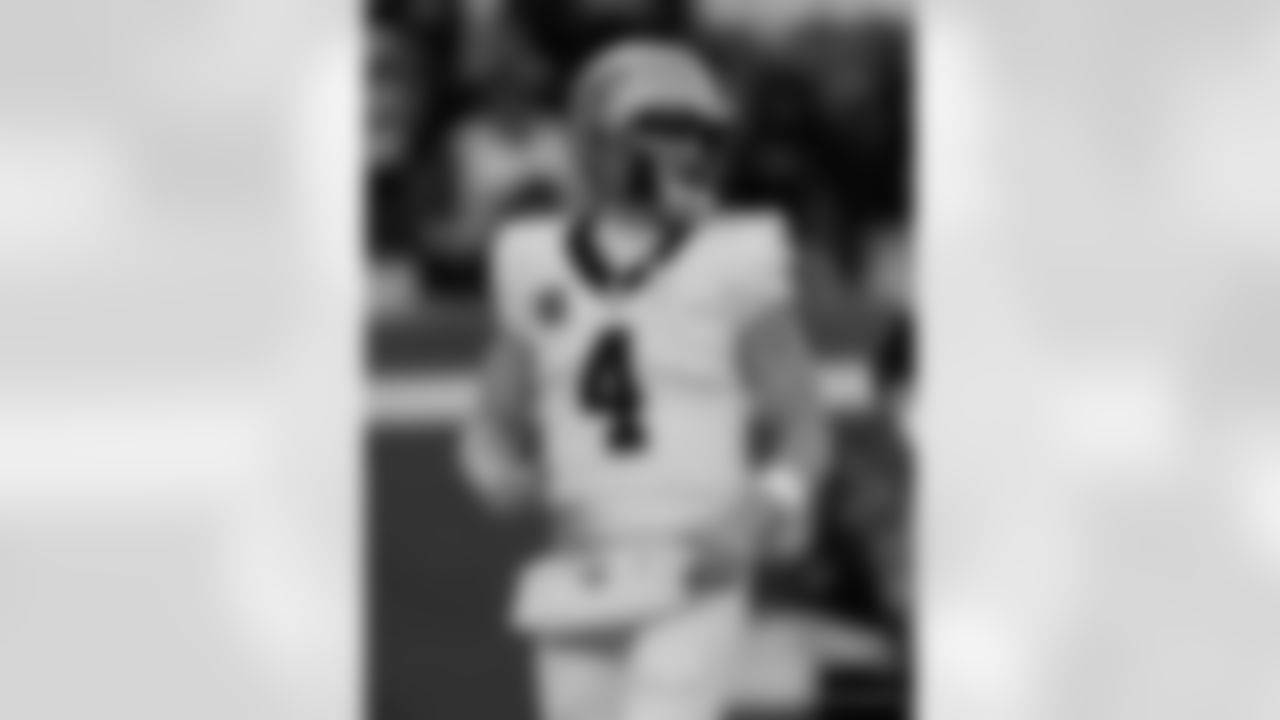 QB Derek Carr (4) in action during the New Orleans Saints game against the New York Giants for Week 14 of the 2024 NFL Season on Dec. 8, 2024 at MetLife Stadium.