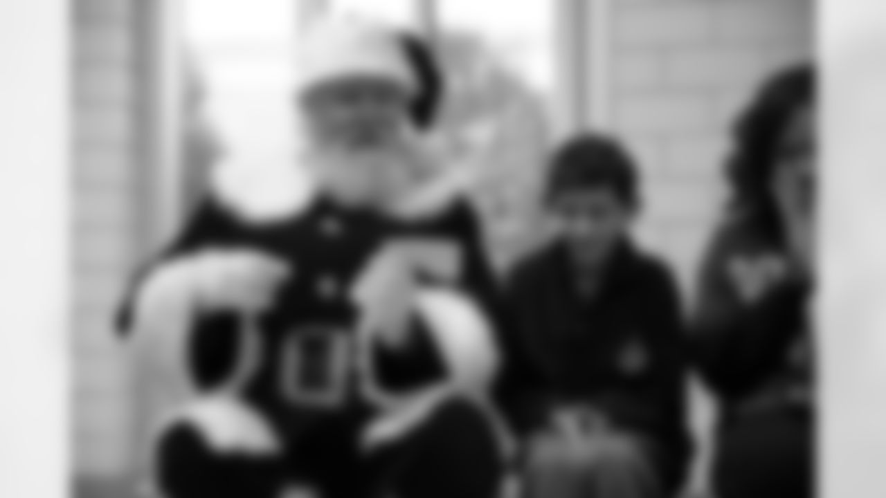 New Orleans Saints linebacker Demario Davis and his wife Tamela, through their Devoted Dreamers Foundation, teamed up with the Beignet Fest Foundation to gift holiday presents to 50 kids from Camp Benny on Wednesday, Dec. 10, 2025.