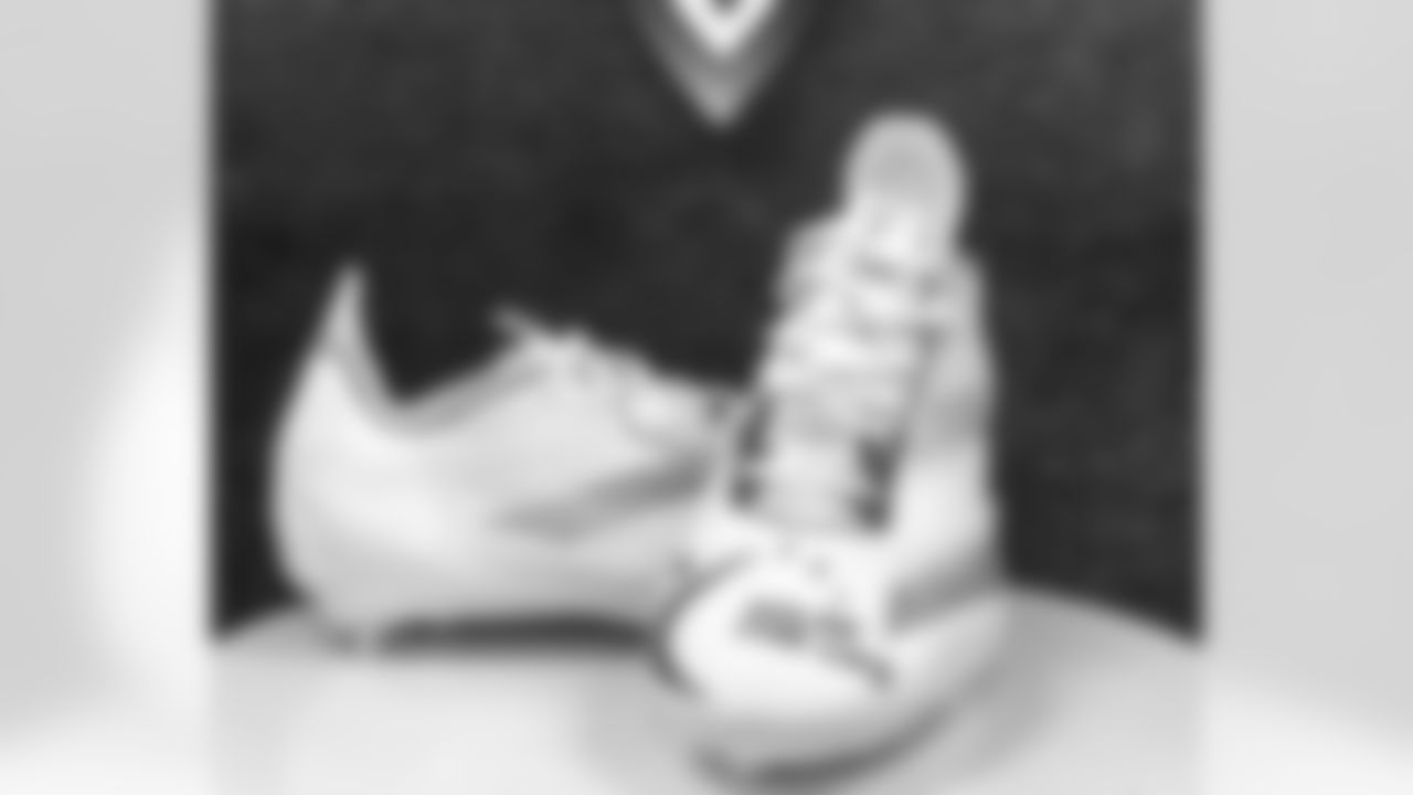 Get a preview as New Orleans Saints owner Gayle Benson, players and coaches honor their personal causes and foundations for the 2025 NFL My Cause My Cleats initiative during their Week 12 game against the Atlanta Falcons.
Elliot Davison: American Cancer Society | Artist: Mariah Starkey