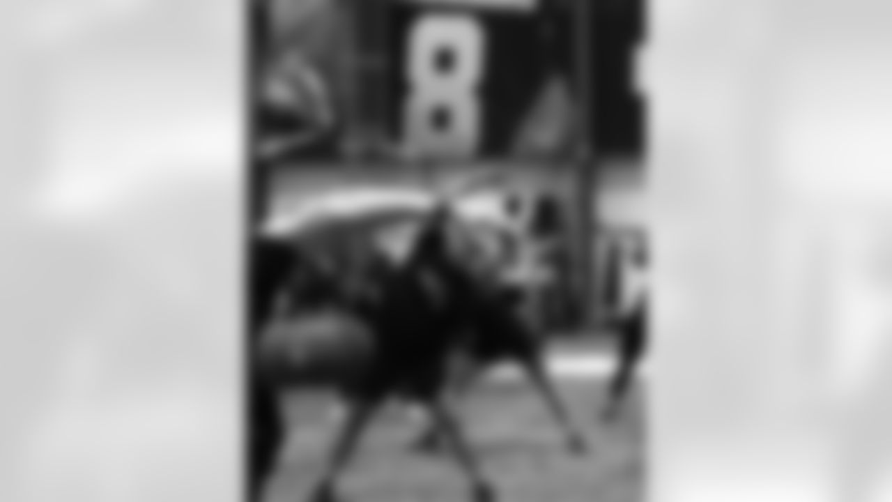 New Orleans Saints and Verizon hosted an MVP community workout with Saints legends Devery Henderson, Garrett Hartley, and Michael Lewis at the Ochsner Sports Performance Center on Wednesday, Nov. 19, 2025.