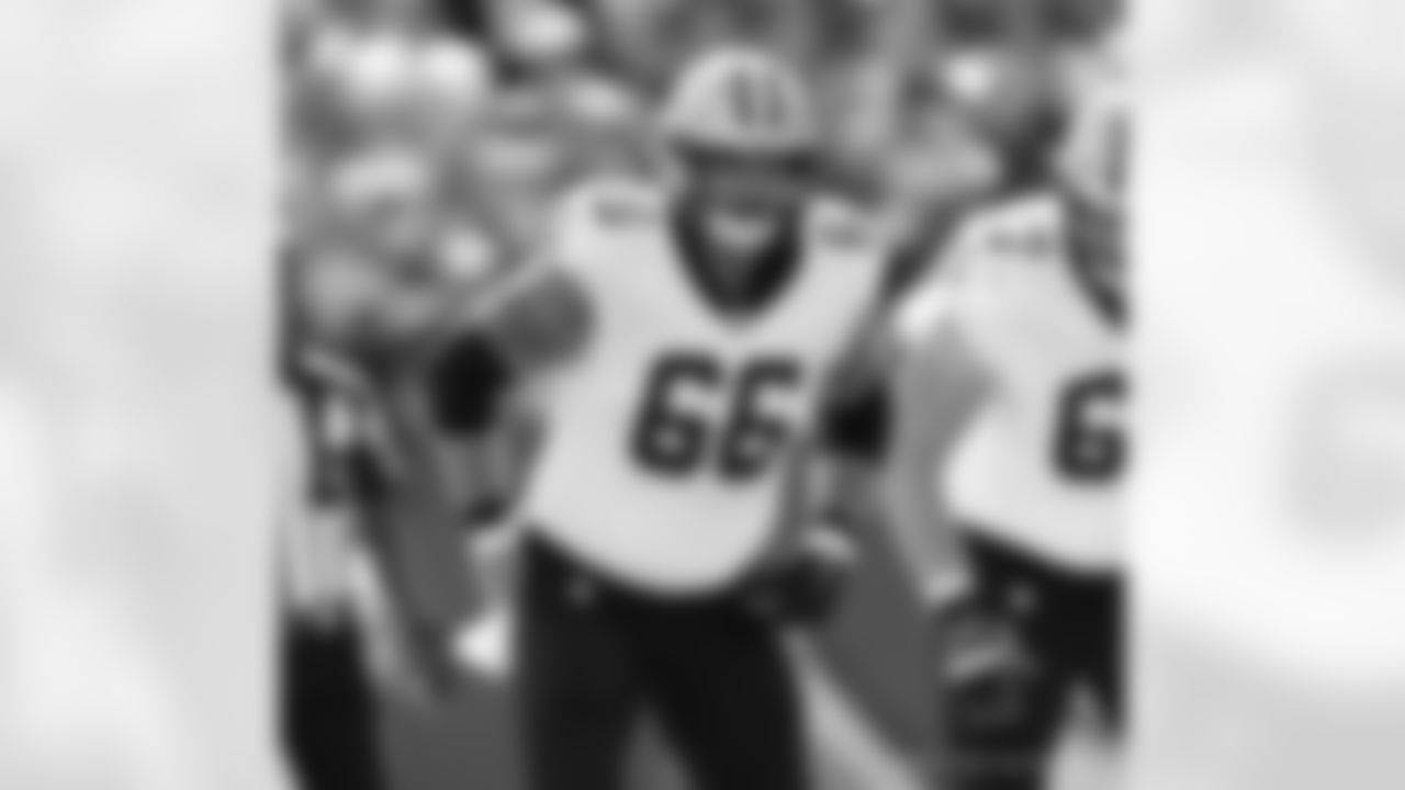 C/G Shane Lemiex (66) in action during the New Orleans Saints game against the Tampa Bay Buccaneers for Week 18 of the 2024 NFL Season on Jan. 5, 2025 at Raymond James Stadium.
