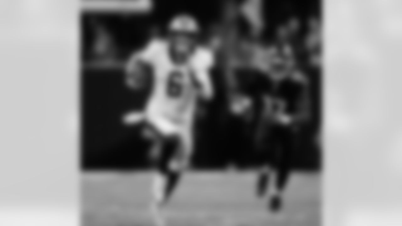 QB Tyler Shough (6) runs with the ball during the New Orleans Saints game against the Atlanta Falcons for Week 18 of the 2025 NFL season on Jan. 4, 2026 at Mercedes-Benz Stadium.