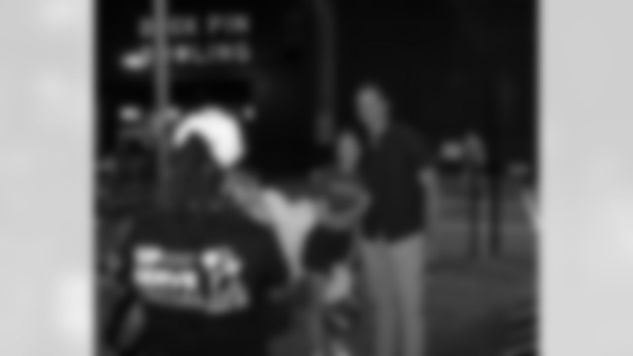 Gallery-Drew-Brees-Pickles-n-pins-photos-grand-opening-18