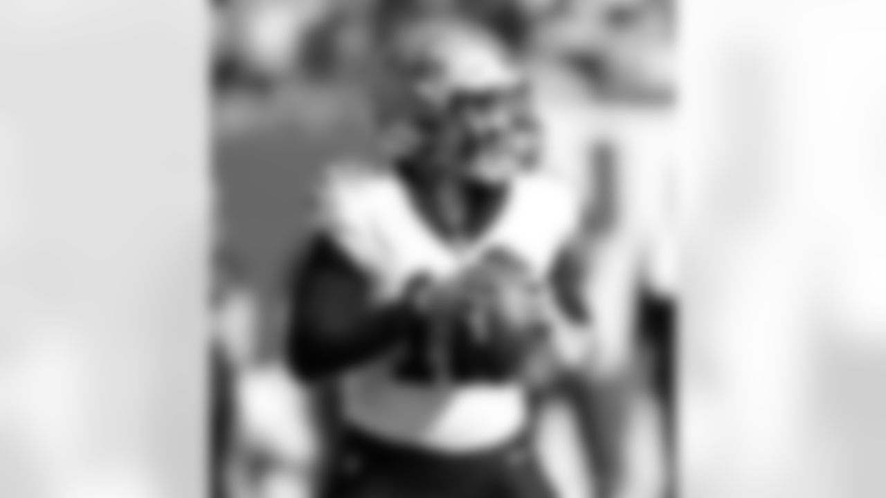 QB Spencer Rattler (18) looks to throw the ball during the New Orleans Saints game against the Tampa Bay Buccaneers for Week 18 of the 2024 NFL Season on Jan. 5, 2025 at Raymond James Stadium.
