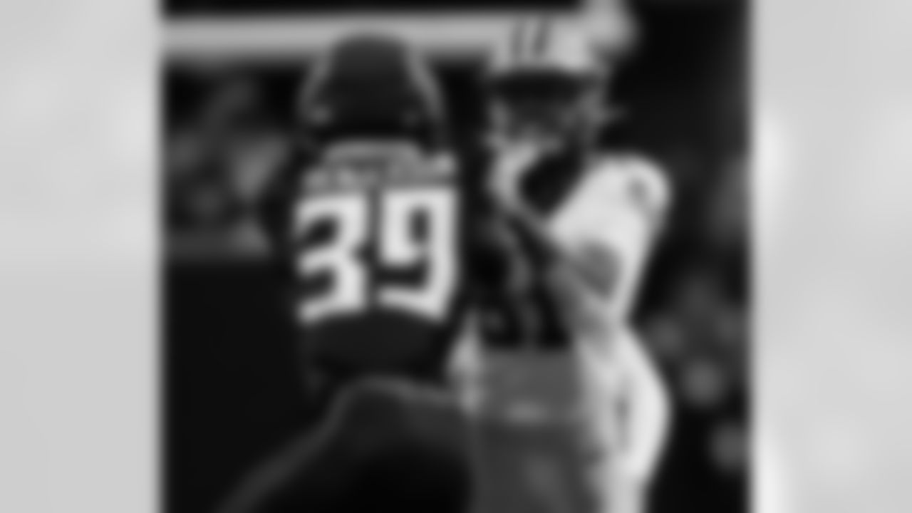 Check out the best photos of the New Orleans offense in their game against the Atlanta Falcons for Week 18 of the 2025 NFL season on Jan. 4, 2026 at Mercedes-Benz Stadium.