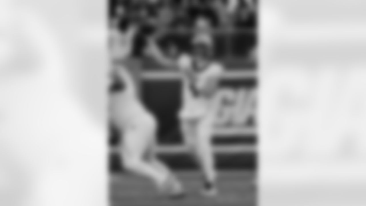 QB Derek Carr (4) throws the ball during the New Orleans Saints game against the New York Giants for Week 14 of the 2024 NFL Season on Dec. 8, 2024 at MetLife Stadium.