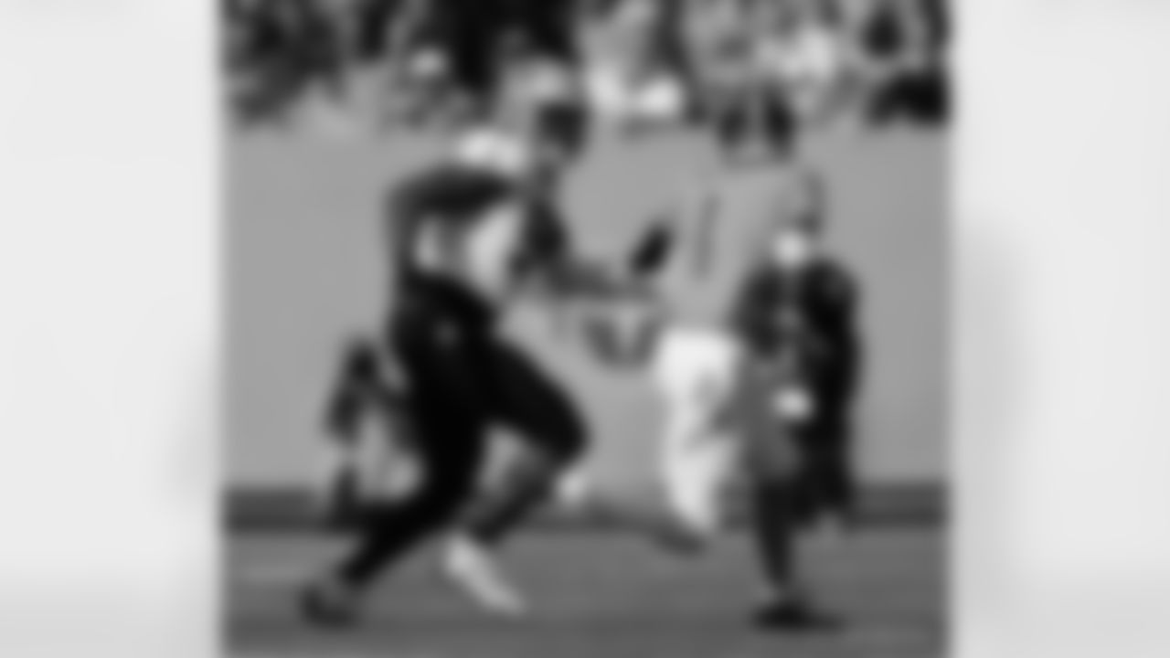 Check out the game action photos from the New Orleans Saints game against the Tennessee Titans for Week 17 of the 2025 NFL season on Dec. 28, 2025 at Nissan Stadium.