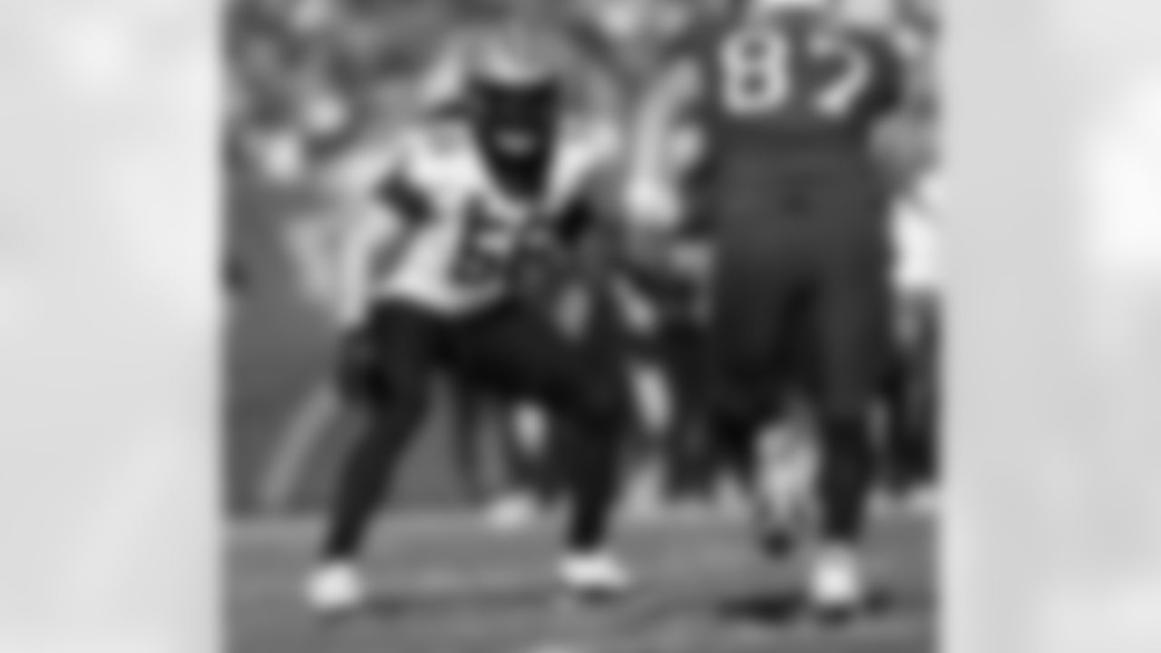 LB Demario Davis (56) in action during the New Orleans Saints game against the Tampa Bay Buccaneers for Week 18 of the 2024 NFL Season on Jan. 5, 2025 at Raymond James Stadium.