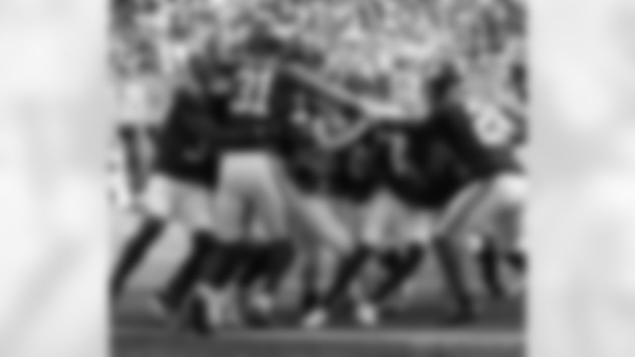 RB Kendre MIller (25) pile rushes into the end zone during the New Orleans Saints game against the New York Giants for Week 14 of the 2024 NFL Season on Dec. 8, 2024 at MetLife Stadium.