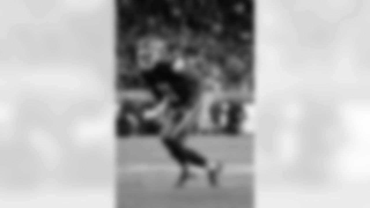 Cleveland Browns wide receiver Donovan Peoples-Jones (11) runs up the field during an NFL football game against the Baltimore Ravens, Saturday, Dec. 17, 2022, in Cleveland.