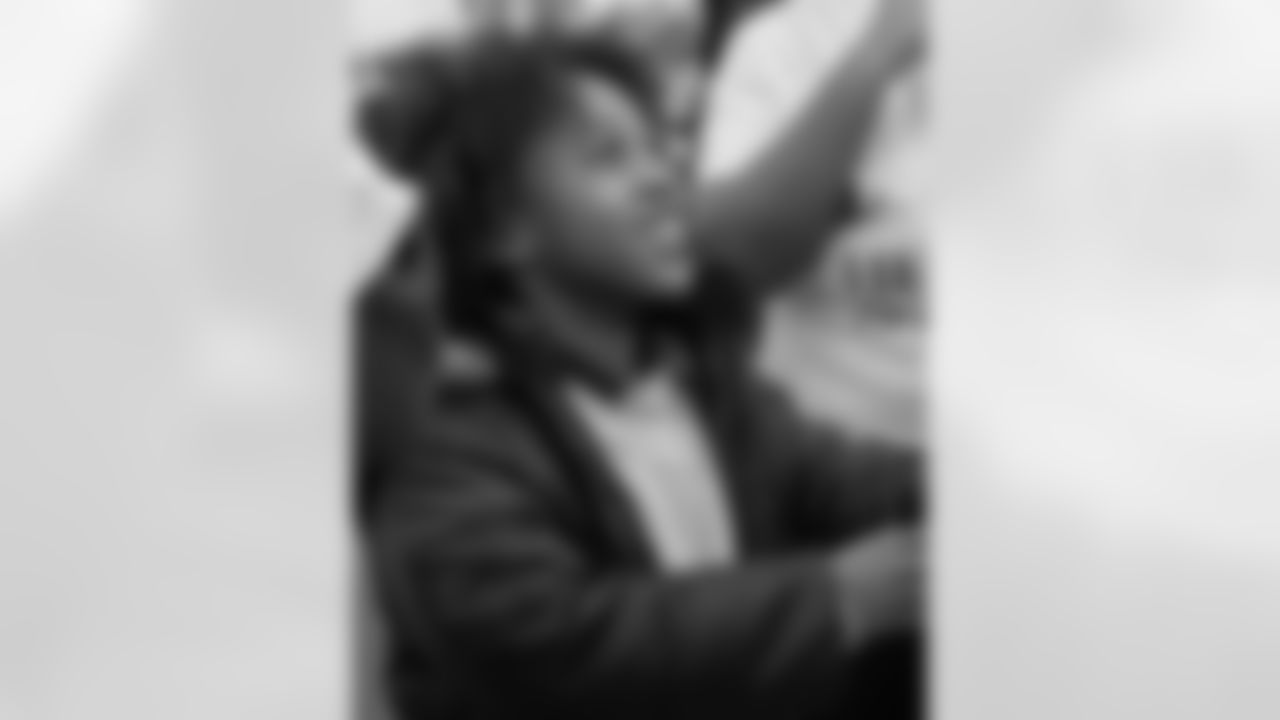 New Orleans Saints safety Justin Reid teamed up with Heroes of New Orleans for their annual holiday blitz shopping spree on Monday, Dec. 15, 2025.