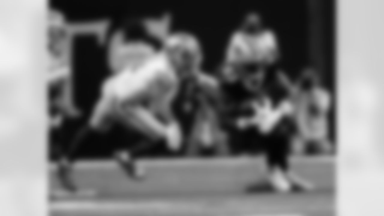 TE Juwan Johnson (83) runs during the New Orleans Saints game against the San Francisco 49ers for Week 2 of the 2025 NFL season on Sept. 14, 2025 at Caesars Superdome.