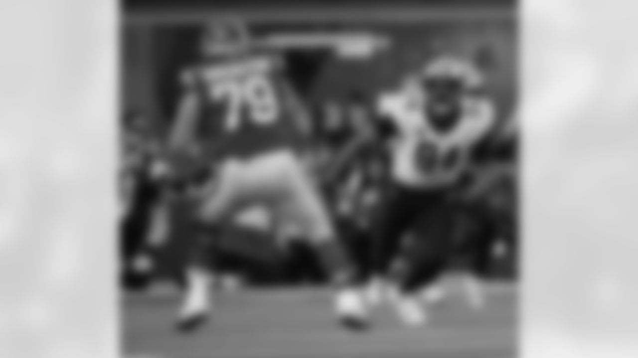 DE Cam Jordan (94) runs to block during the New Orleans Saints game against the Los Angeles Rams for Week 9 of the 2025 NFL season on Nov. 2, 2025 at SoFi Stadium.