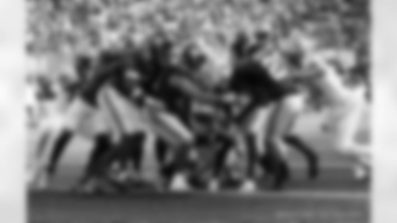 RB Kendre MIller (25) pile rushes into the end zone during the New Orleans Saints game against the New York Giants for Week 14 of the 2024 NFL Season on Dec. 8, 2024 at MetLife Stadium.