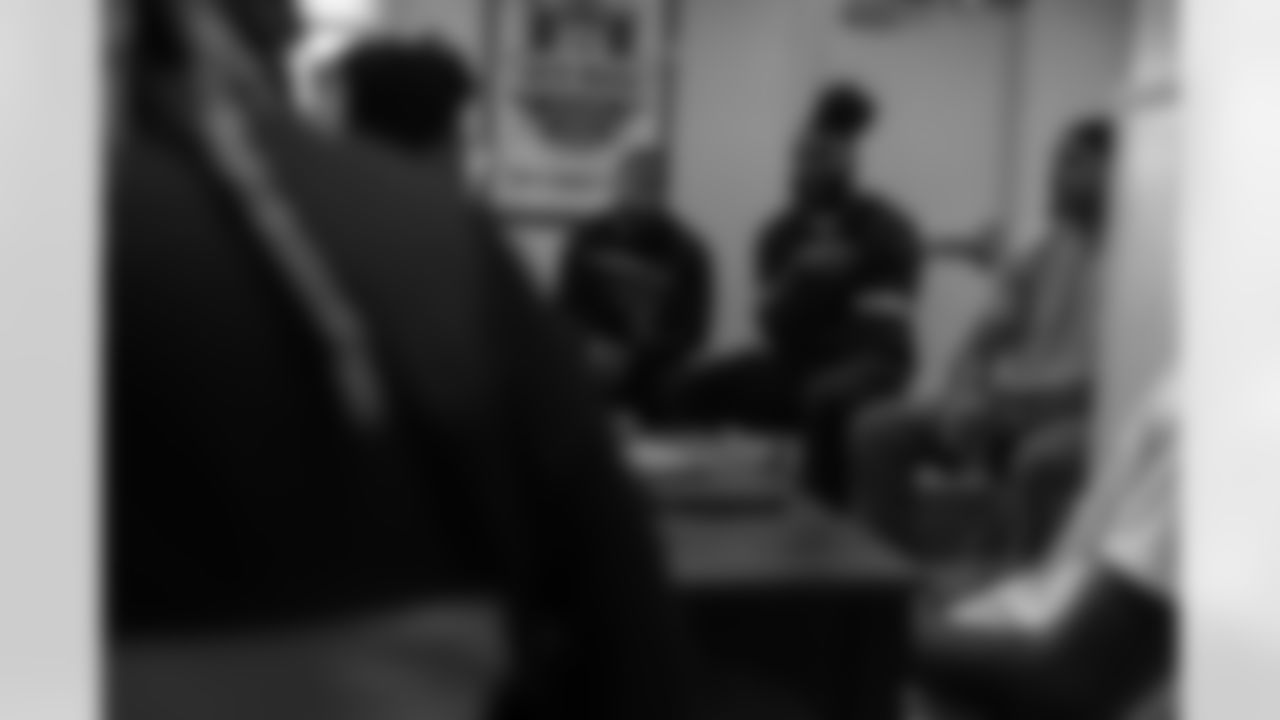 New Orleans Saints linebacker Demario Davis wrapped up his six-week Devoted Dreamers Foundation program at 18th Ward, honoring participants with certificates and gift bags. Fellow teammates Jaylan Ford and Isaiah Stalbird joined to share their journeys and inspire the next generation of leaders.