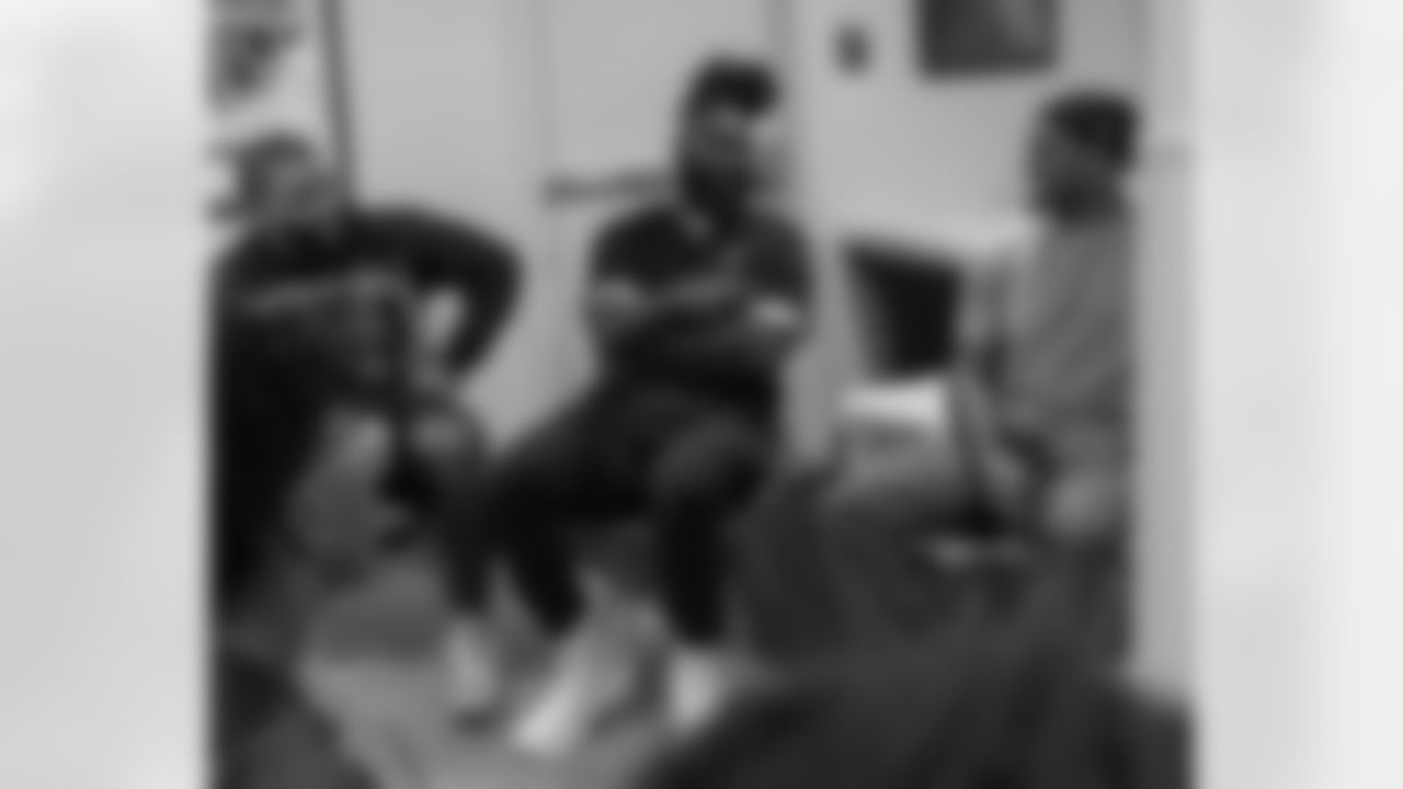 New Orleans Saints linebacker Demario Davis wrapped up his six-week Devoted Dreamers Foundation program at 18th Ward, honoring participants with certificates and gift bags. Fellow teammates Jaylan Ford and Isaiah Stalbird joined to share their journeys and inspire the next generation of leaders.