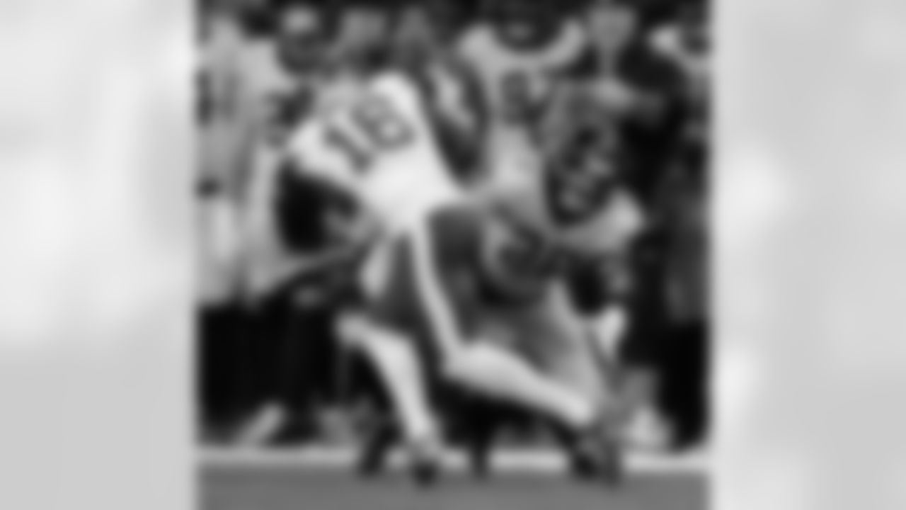 Check out the best photos of the New Orleans defense in their game against the New York Jets for Week 16 of the 2025 NFL season on Dec. 21, 2025, at Caesars Superdome.