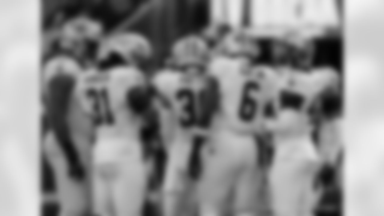 Saints defense huddle during the New Orleans Saints game against the New York Giants for Week 14 of the 2024 NFL Season on Dec. 8, 2024 at MetLife Stadium.