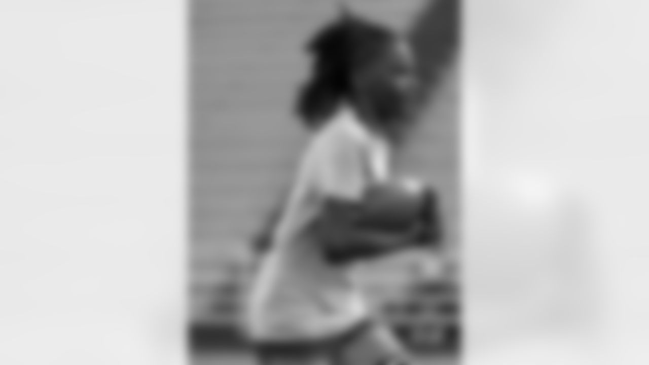 Gallery-Davon-Godchaux-NFLPA-Youth-Camp-060725-35