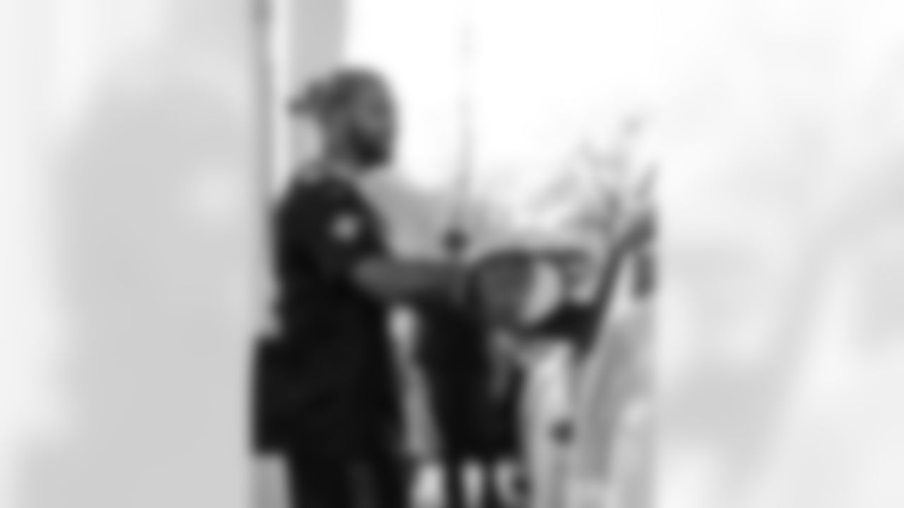 New Orleans Saints defensive end Cameron Jordan teamed up with Southern Quality Ford to provide random acts of kindness throughout the city on December 22, 2025. Jordan shared Rouses Markets gift cards with holiday shoppers, filled tanks for local fans at Chevron gas stations, and treated customers to oil changes at Southern Quality Ford.