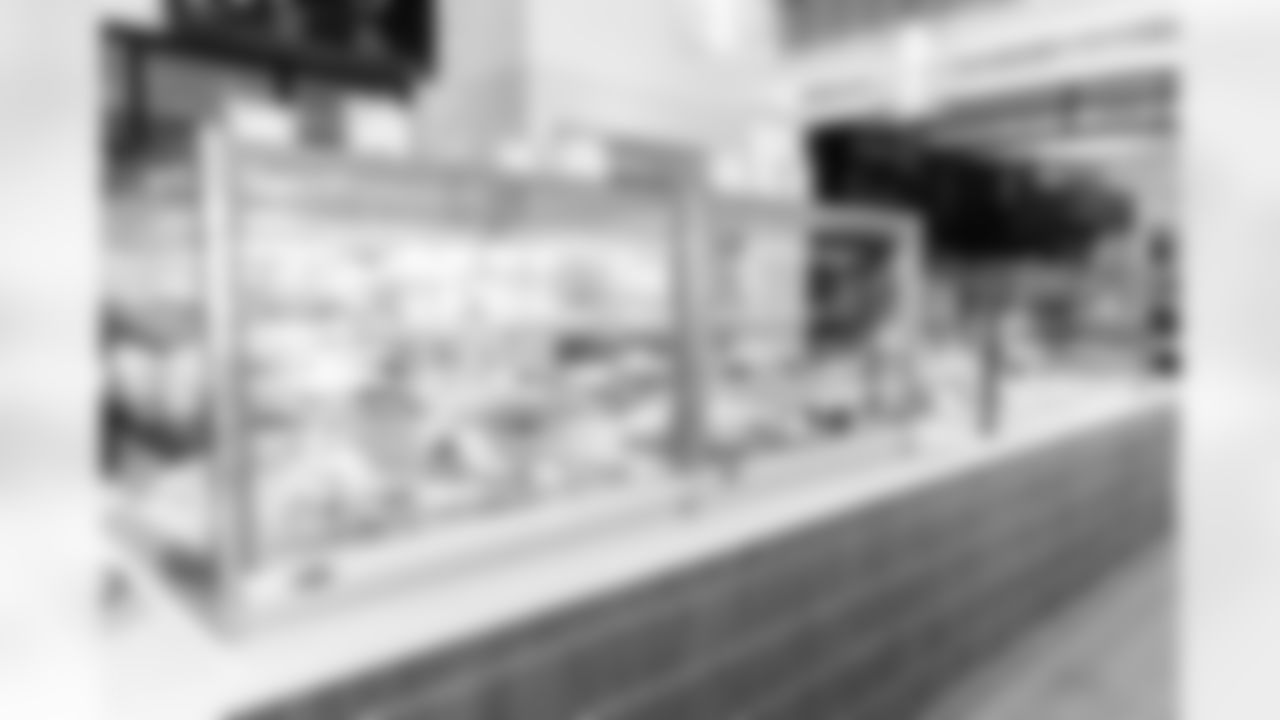 gallery-cafeteria-reopening-11-26-24-26