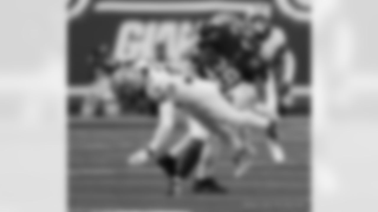 S Tyrann Mathieu (32) and LB Demario Davis (56) in action during the New Orleans Saints game against the New York Giants for Week 14 of the 2024 NFL Season on Dec. 8, 2024 at MetLife Stadium.