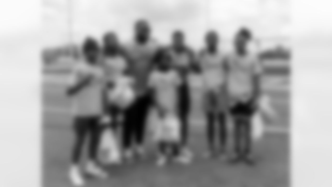 Gallery-Davon-Godchaux-NFLPA-Youth-Camp-060725-02
