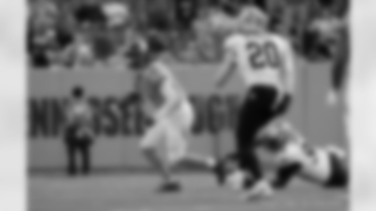 Check out the game action photos from the New Orleans Saints game against the Tennessee Titans for Week 17 of the 2025 NFL season on Dec. 28, 2025 at Nissan Stadium.