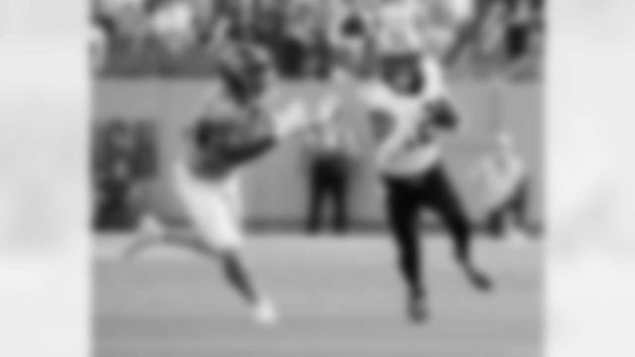 Check out the best photos of the New Orleans offense in their game against the Tennessee Titans for Week 17 of the 2025 NFL season on Dec. 28, 2025 at Nissan Stadium.