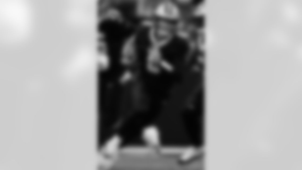 QB Tyler Shough (6) runs during the New Orleans Saints game against the Tampa Bay Buccaneers for Week 8 of the 2025 NFL season on Oct. 26, 2025 at the Caesars Superdome.