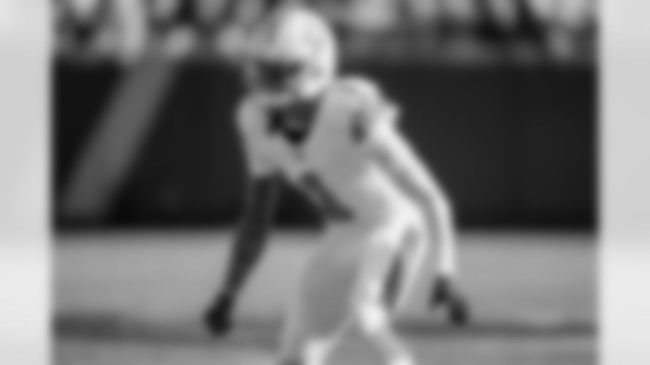 New Orleans Saints cornerback Alontae Taylor (1) plays during an NFL football game between the Carolina Panthers and the New Orleans Saints on Sunday, Nov. 9, 2025, in Charlotte, N.C.