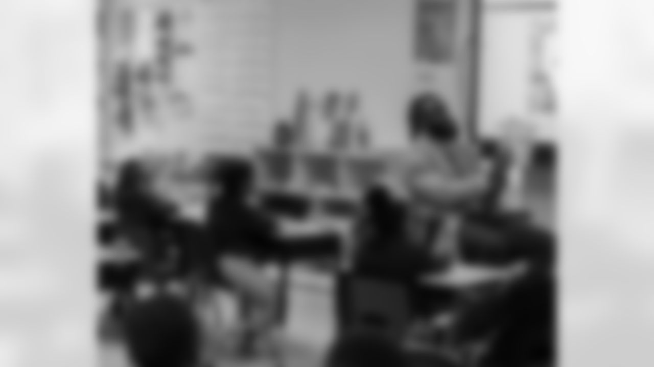 New Orleans Saints linebacker Demario Davis and his Devoted Dreamers Foundation teamed up with Ochsner to donate books and read to students during their Laureate Academy Book Fair on Tuesday, Dec. 9, 2025.