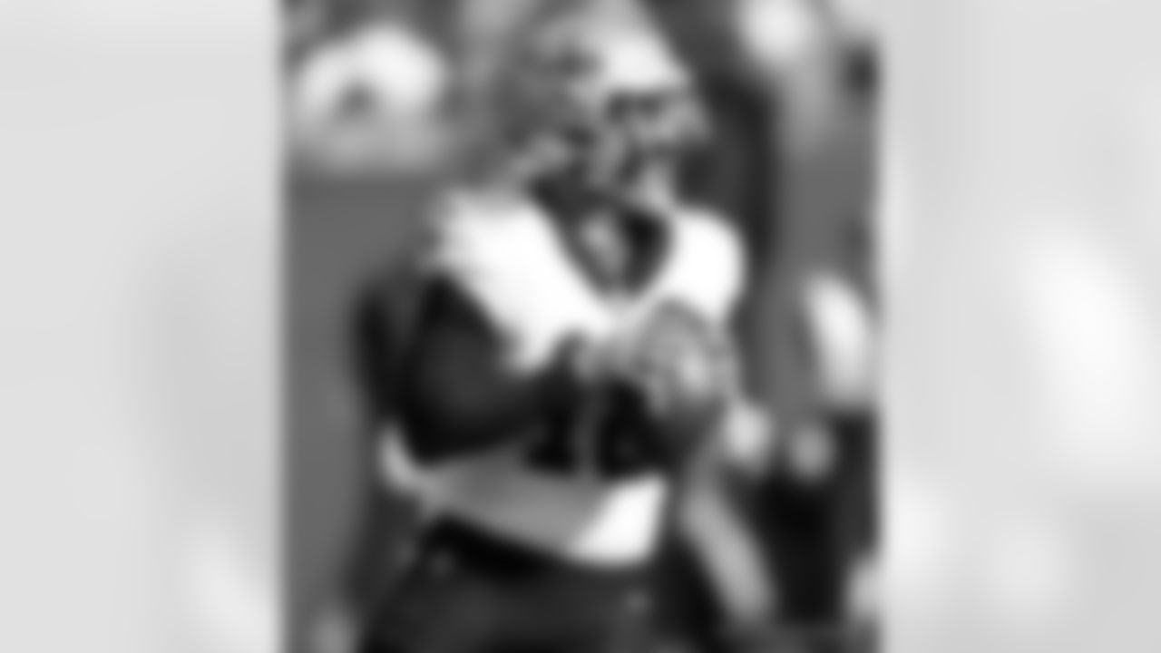 QB Spencer Rattler (18) looks to throw the ball during the New Orleans Saints game against the Tampa Bay Buccaneers for Week 18 of the 2024 NFL Season on Jan. 5, 2025 at Raymond James Stadium.