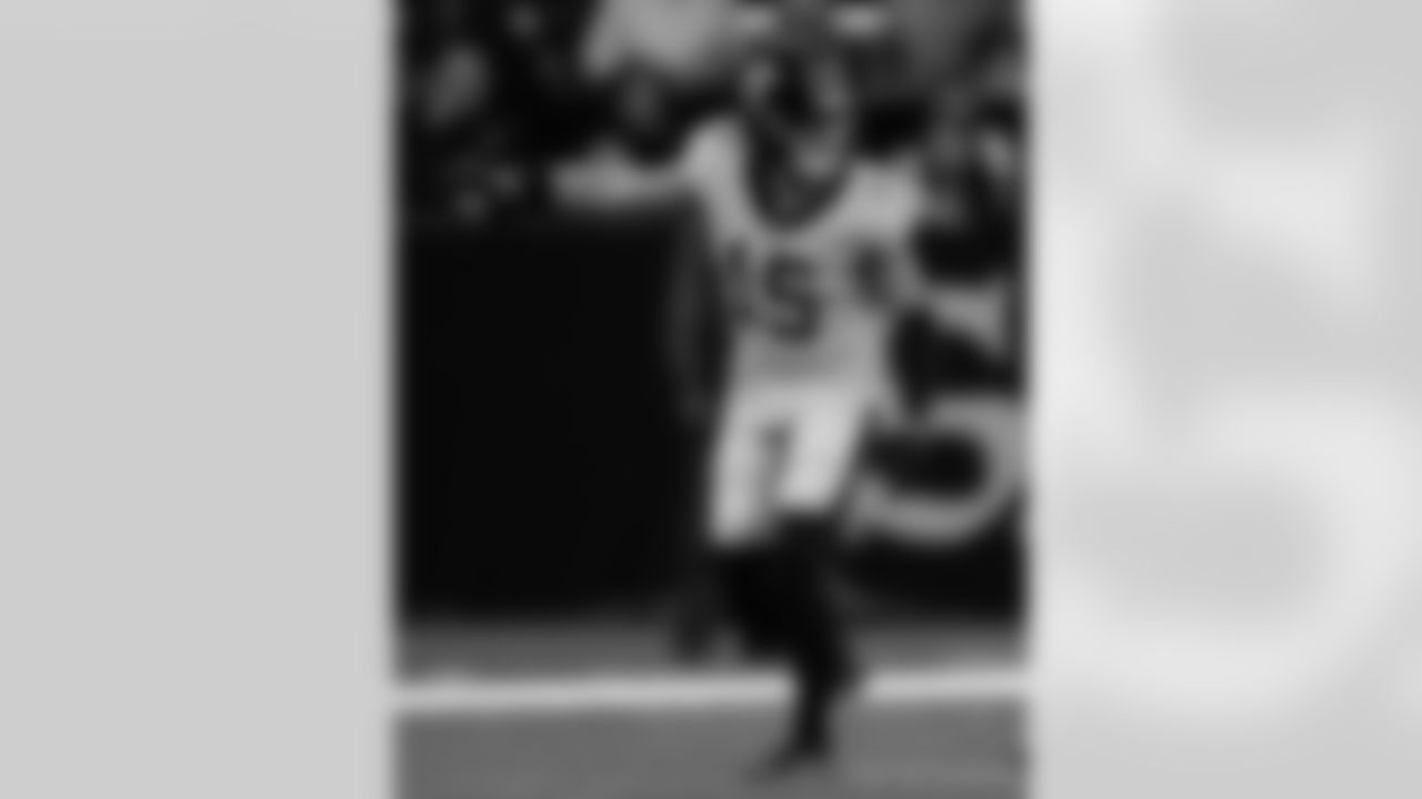 Check out the game action photos from the New Orleans Saints game against the New York Jets for Week 16 of the 2025 NFL season on Dec. 21, 2025 at the Caesars Superdome.